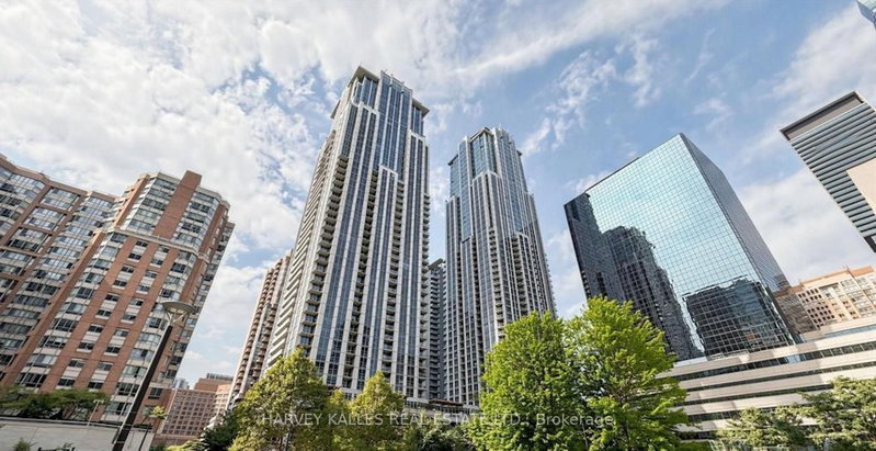 707 - 761 Bay Street S