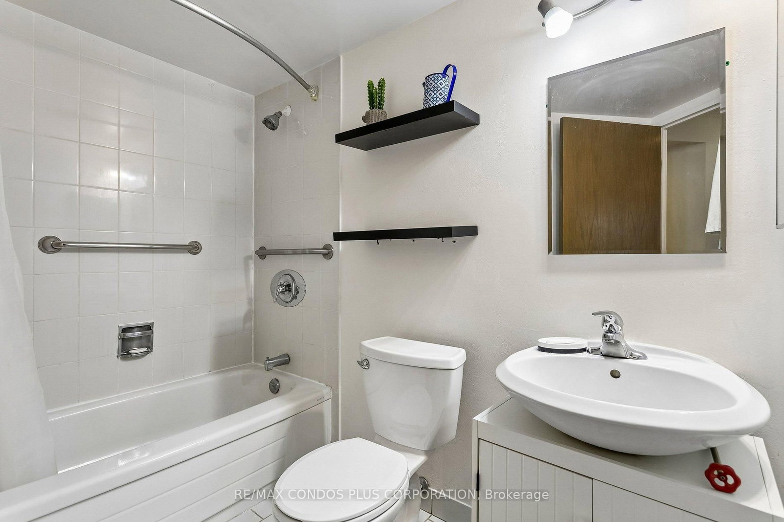 15 Maitland Place • #204 • Toronto, ON photo 20
