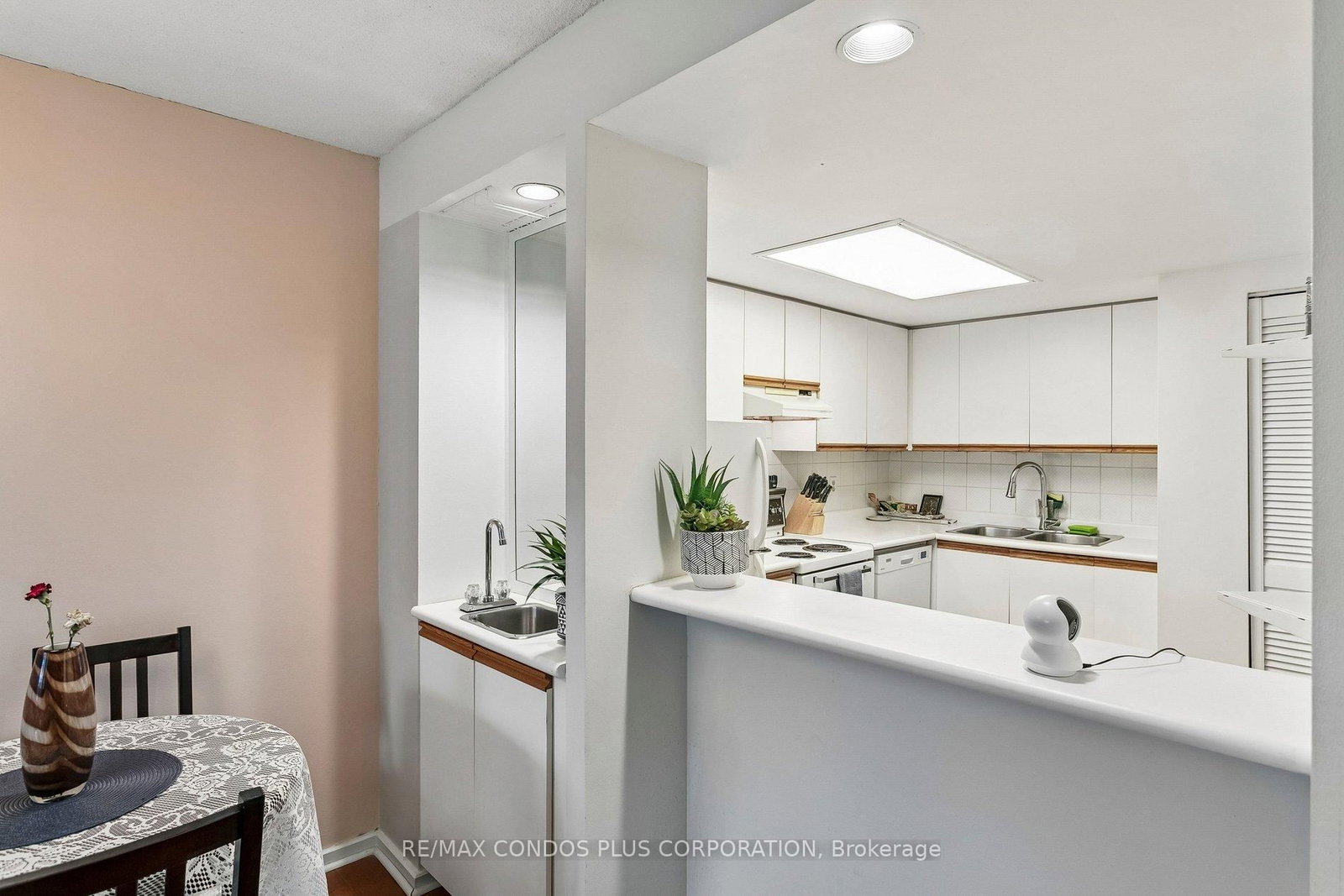 15 Maitland Place • #204 • Toronto, ON photo 8
