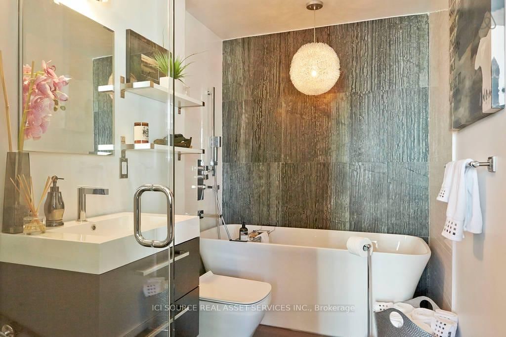 10 Yonge Street • #3604 • Toronto, ON photo 13