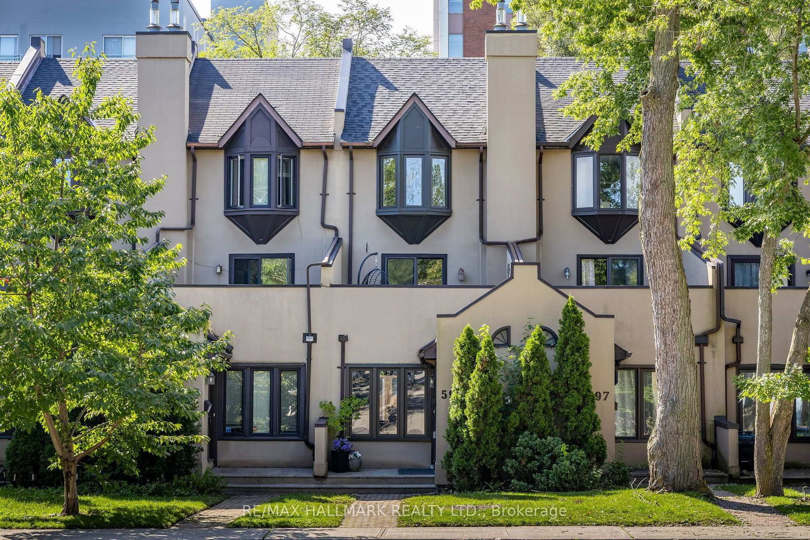 599 Roehampton Avenue • Toronto, ON photo 1