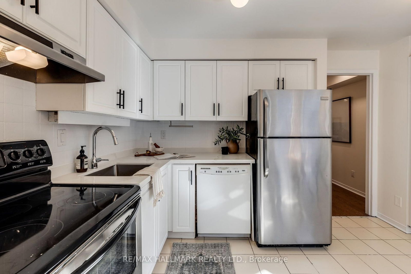 599 Roehampton Avenue • Toronto, ON photo 10