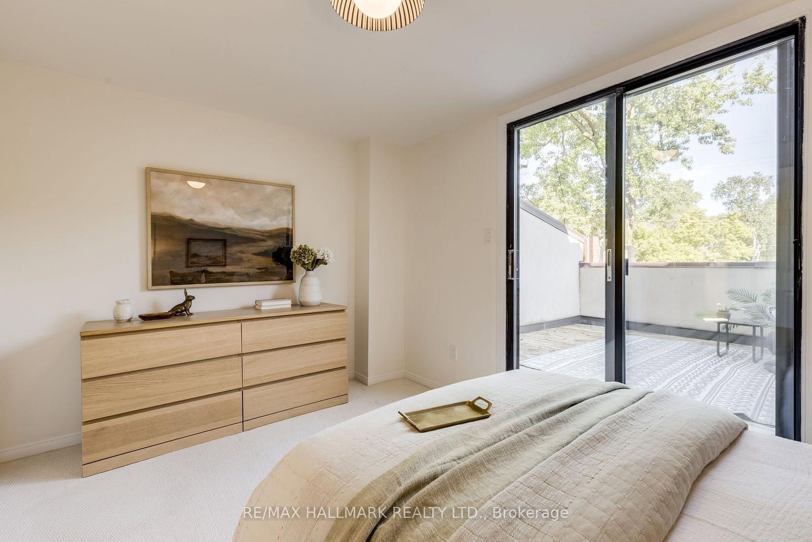 599 Roehampton Avenue • Toronto, ON photo 17