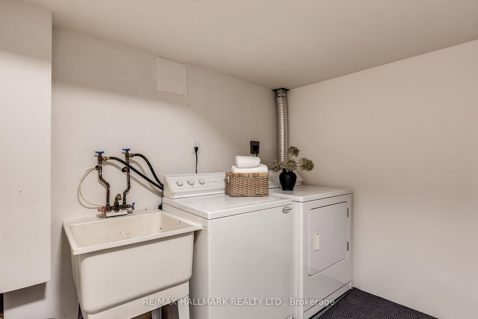 599 Roehampton Avenue • Toronto, ON photo 27