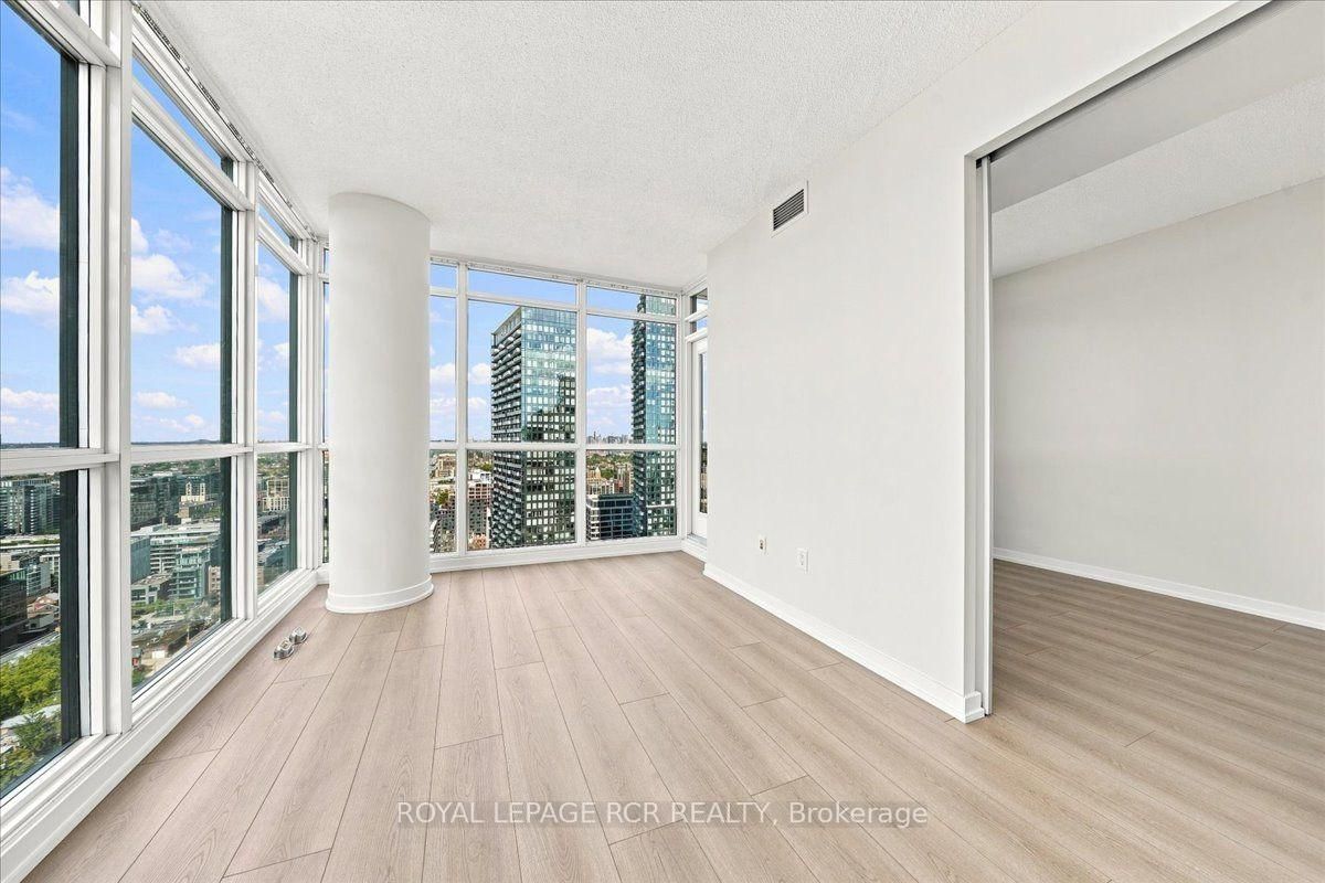 25 Capreol Court • #3807 • Toronto, ON photo 11