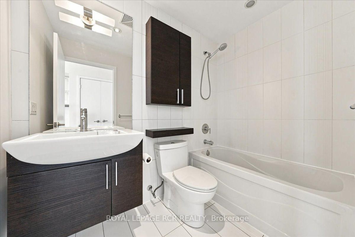 25 Capreol Court • #3807 • Toronto, ON photo 17