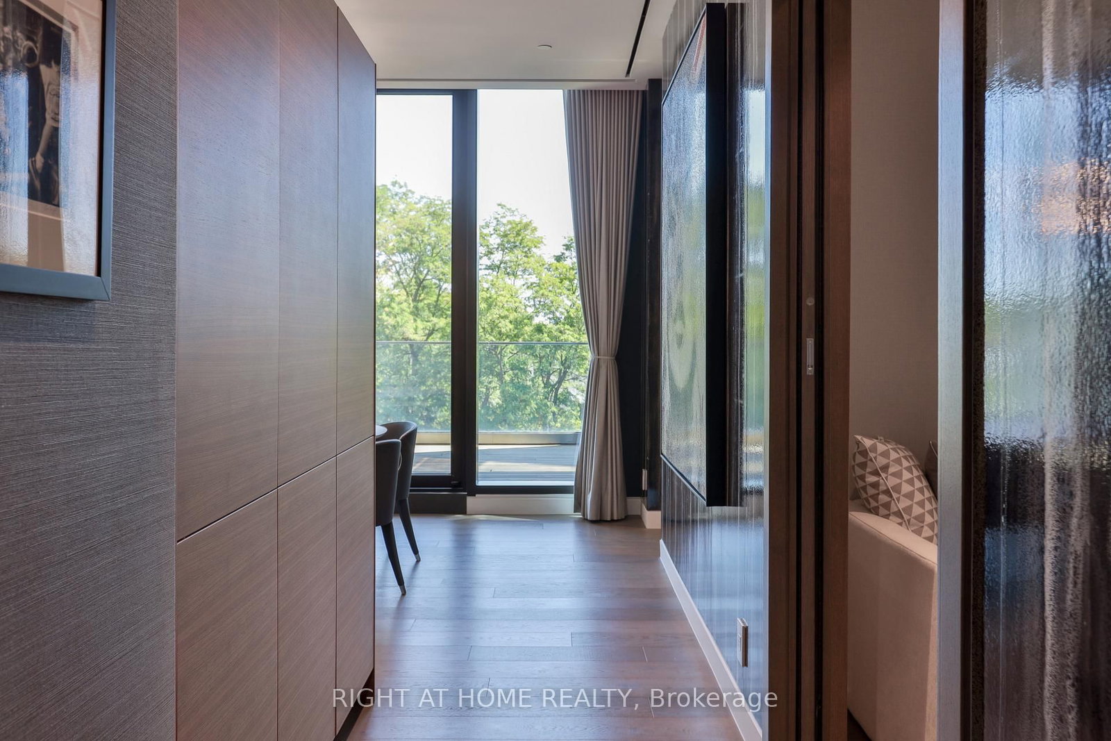 1 Roxborough Street E • #501 • Toronto, ON photo 22