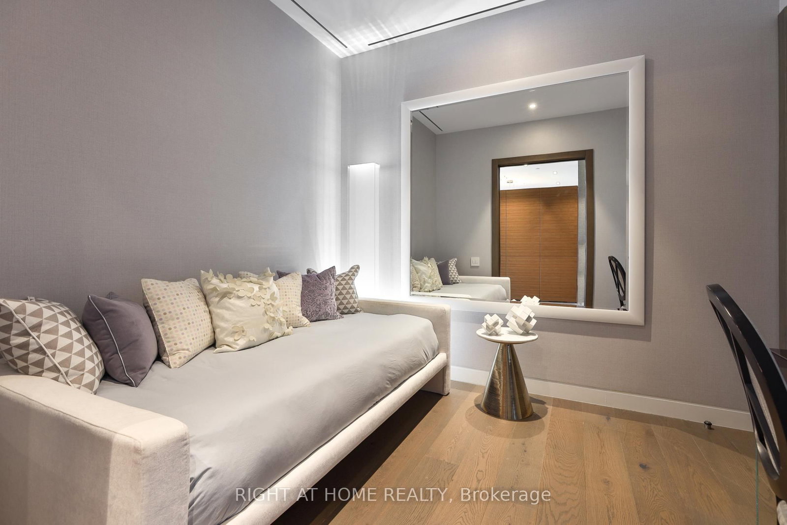 1 Roxborough Street E • #501 • Toronto, ON photo 23