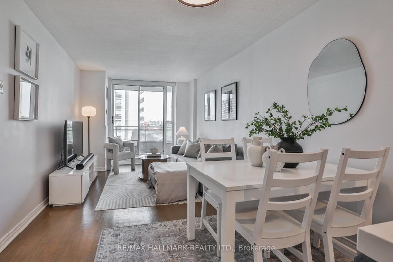 716 - 245 Davisville Avenue