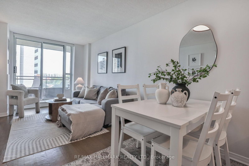 716 - 245 Davisville Avenue