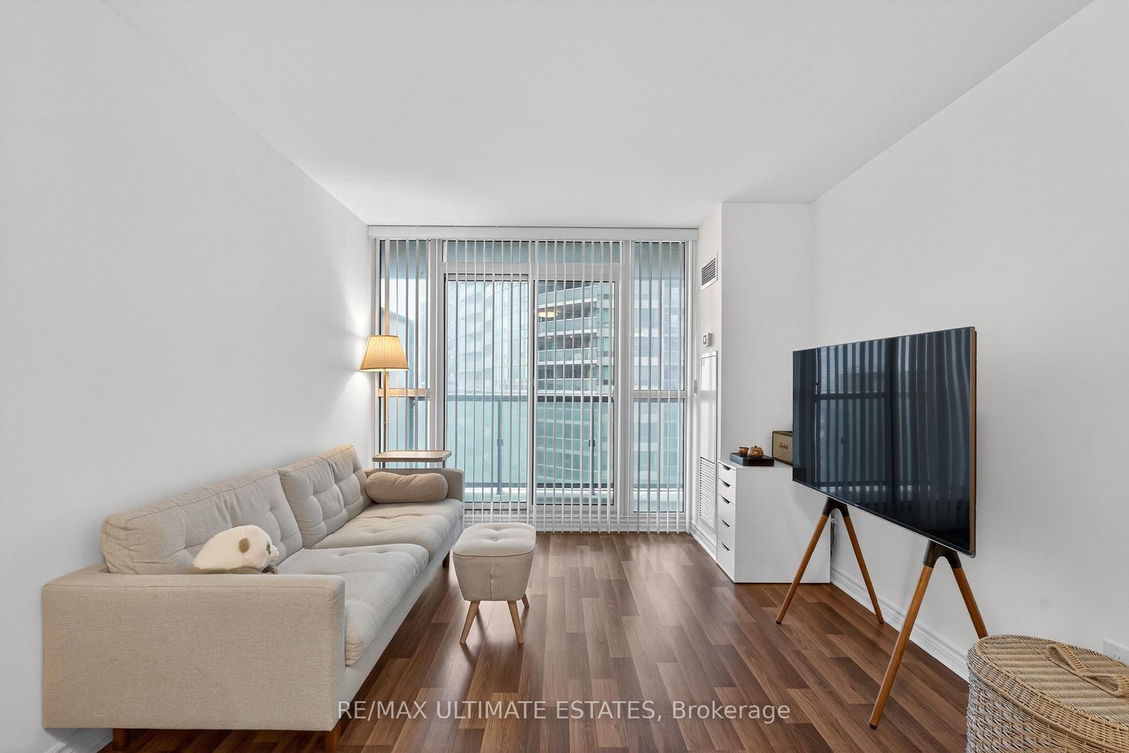 19 Grand Trunk Crescent • #2205 • Toronto, ON photo 10