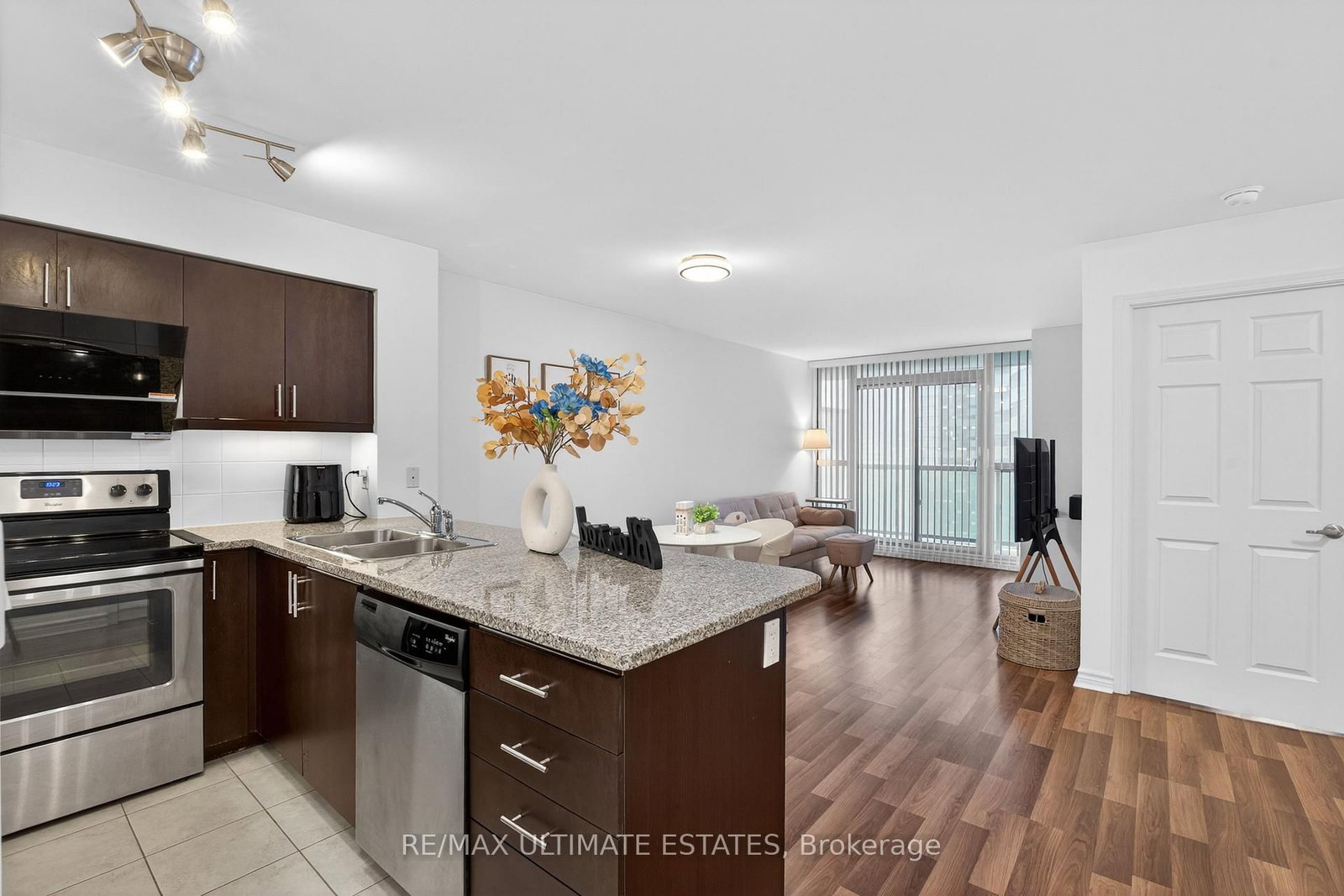 19 Grand Trunk Crescent • #2205 • Toronto, ON photo 14