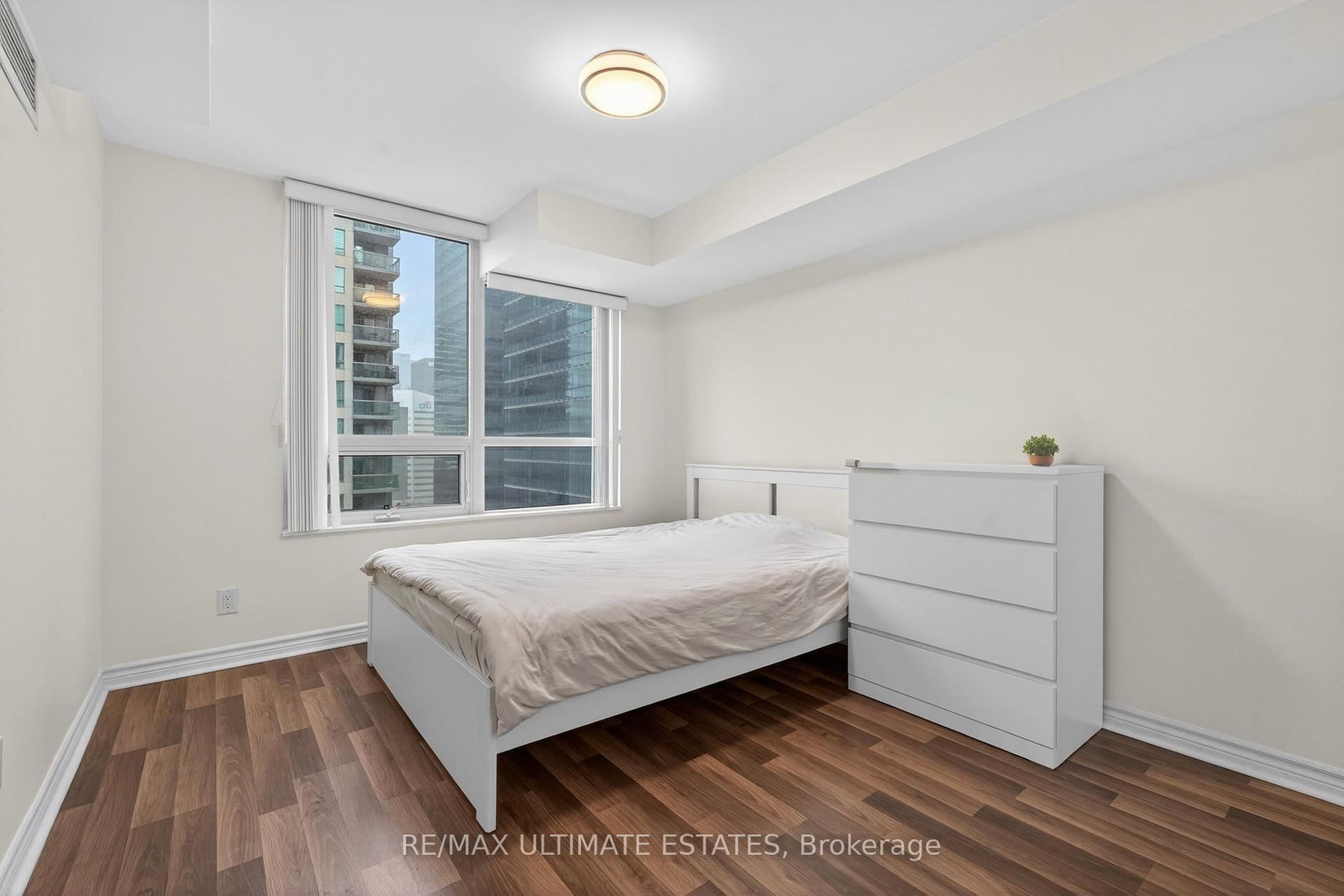19 Grand Trunk Crescent • #2205 • Toronto, ON photo 19