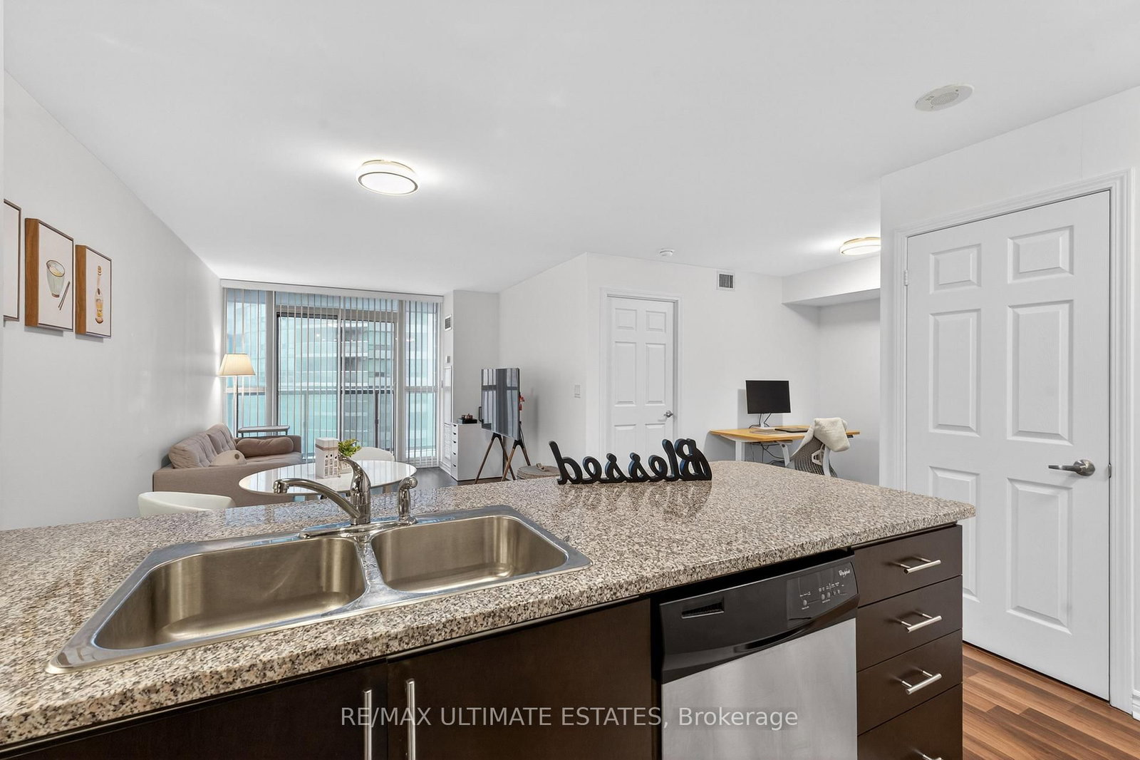 19 Grand Trunk Crescent • #2205 • Toronto, ON photo 25