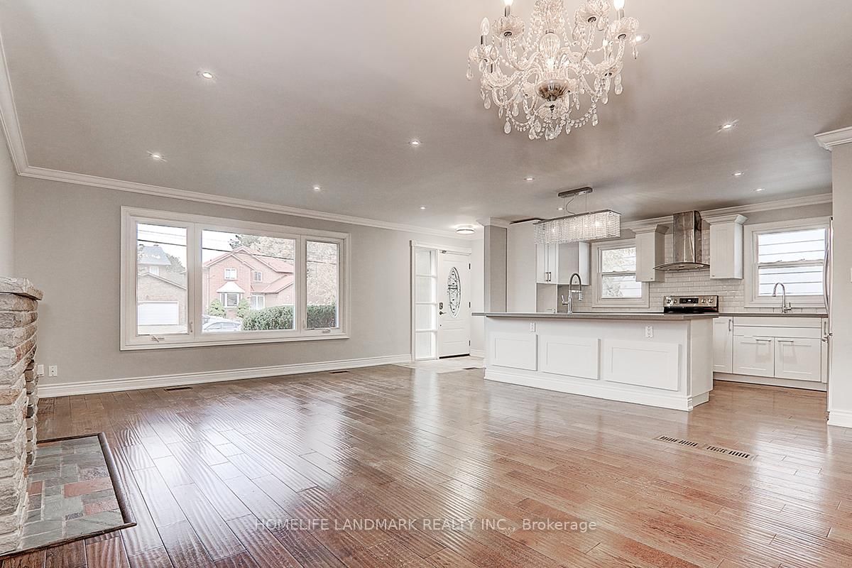 367 Cummer Avenue • Toronto, ON photo 10