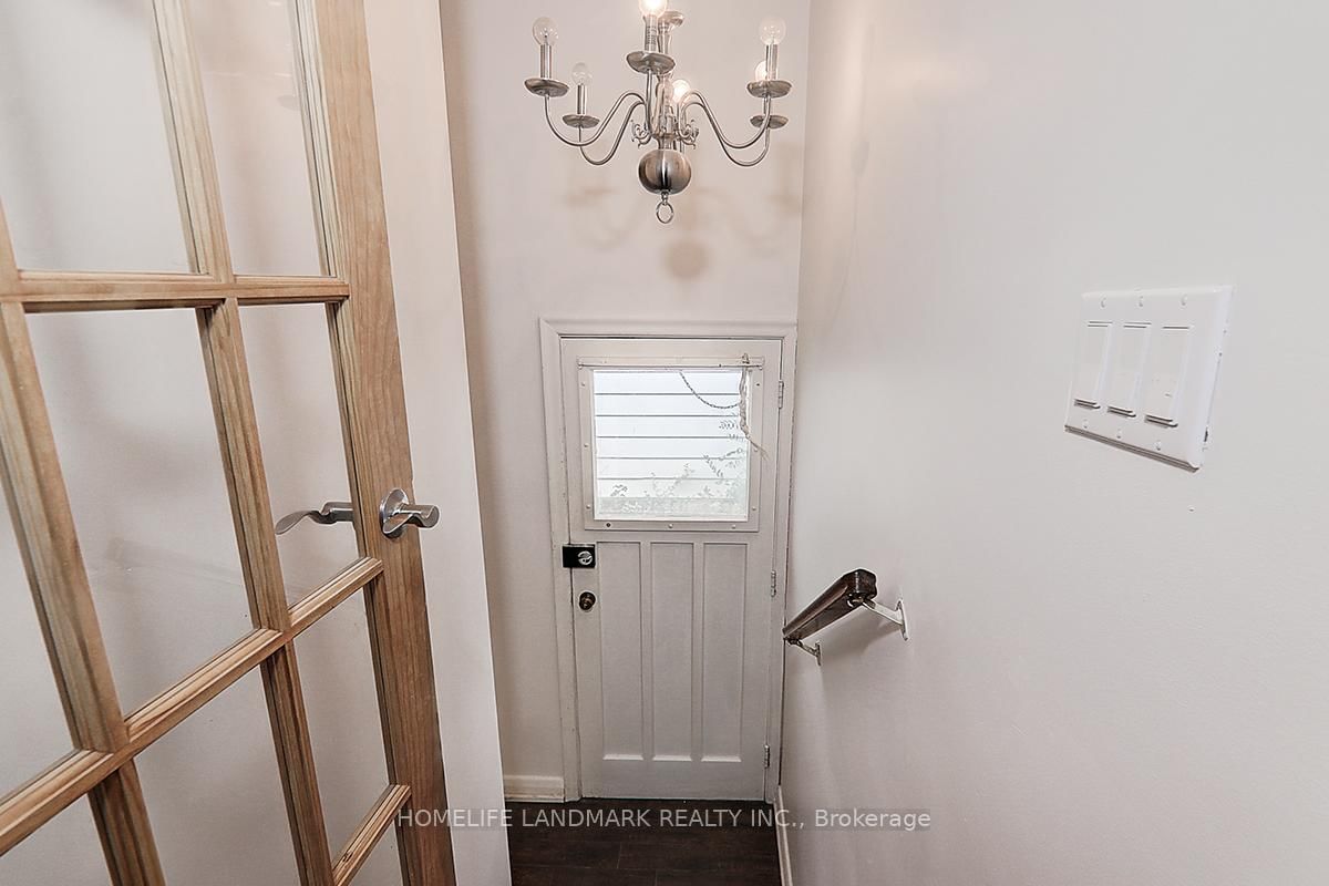 367 Cummer Avenue • Toronto, ON photo 16