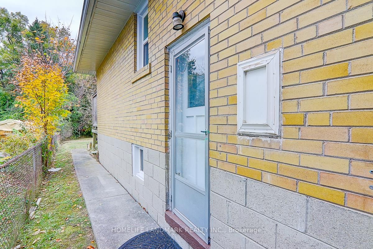367 Cummer Avenue • Toronto, ON photo 17