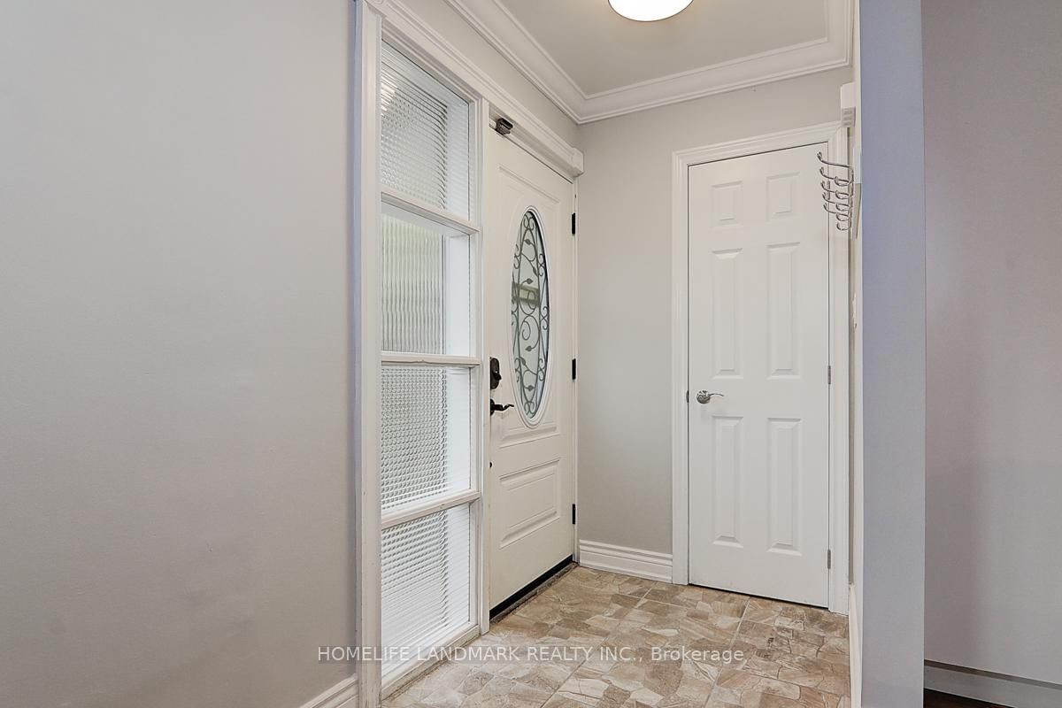 367 Cummer Avenue • Toronto, ON photo 18