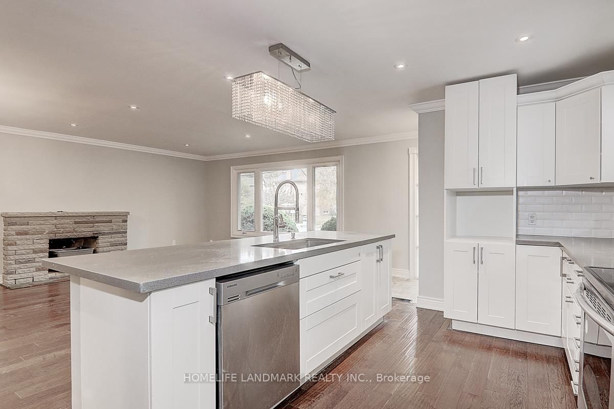 367 Cummer Avenue • Toronto, ON photo 24