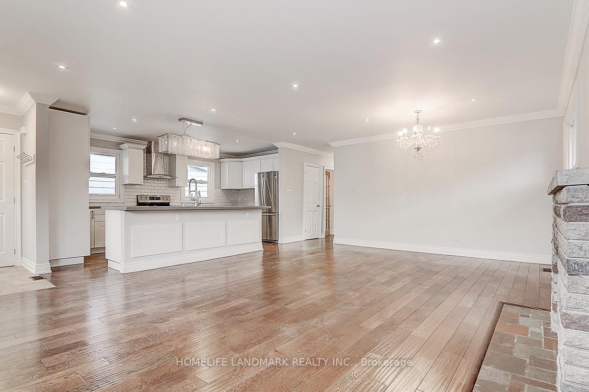 367 Cummer Avenue • Toronto, ON photo 9
