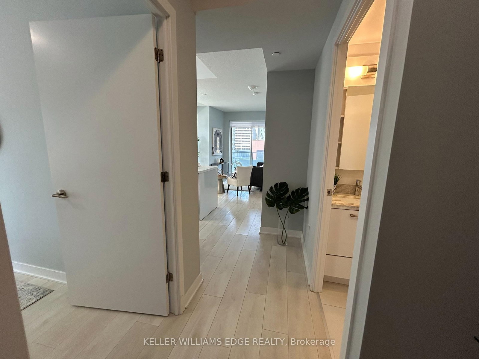 2221 Yonge Street • #809 • Toronto, ON photo 5