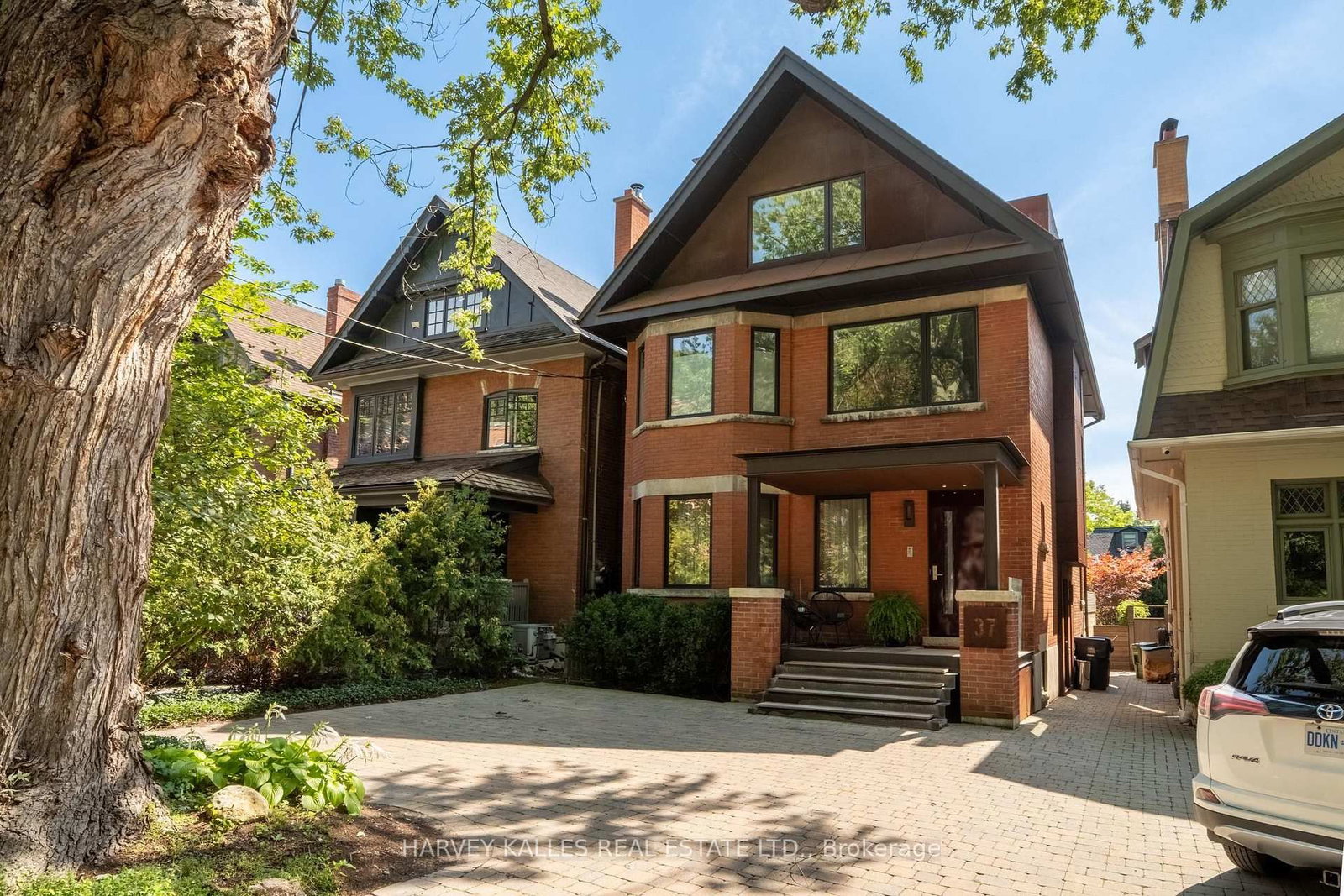 37 Woodlawn Avenue E • Toronto, ON photo 1