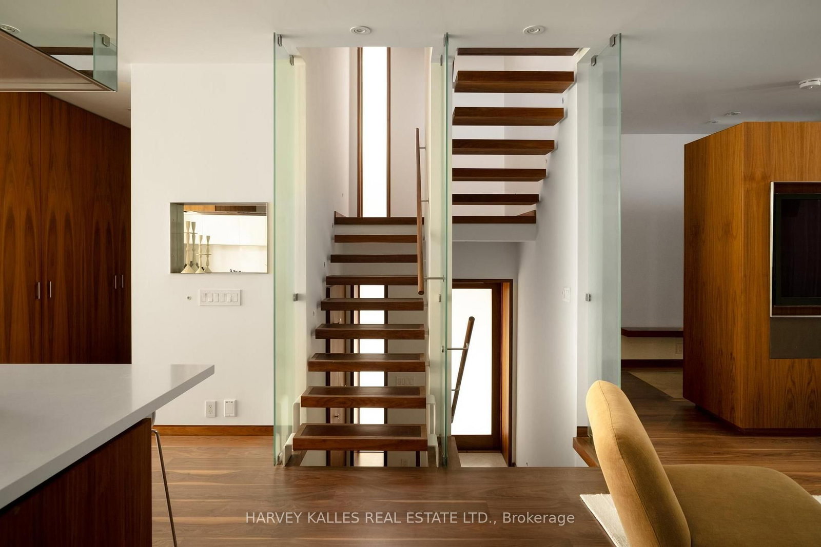 37 Woodlawn Avenue E • Toronto, ON photo 12