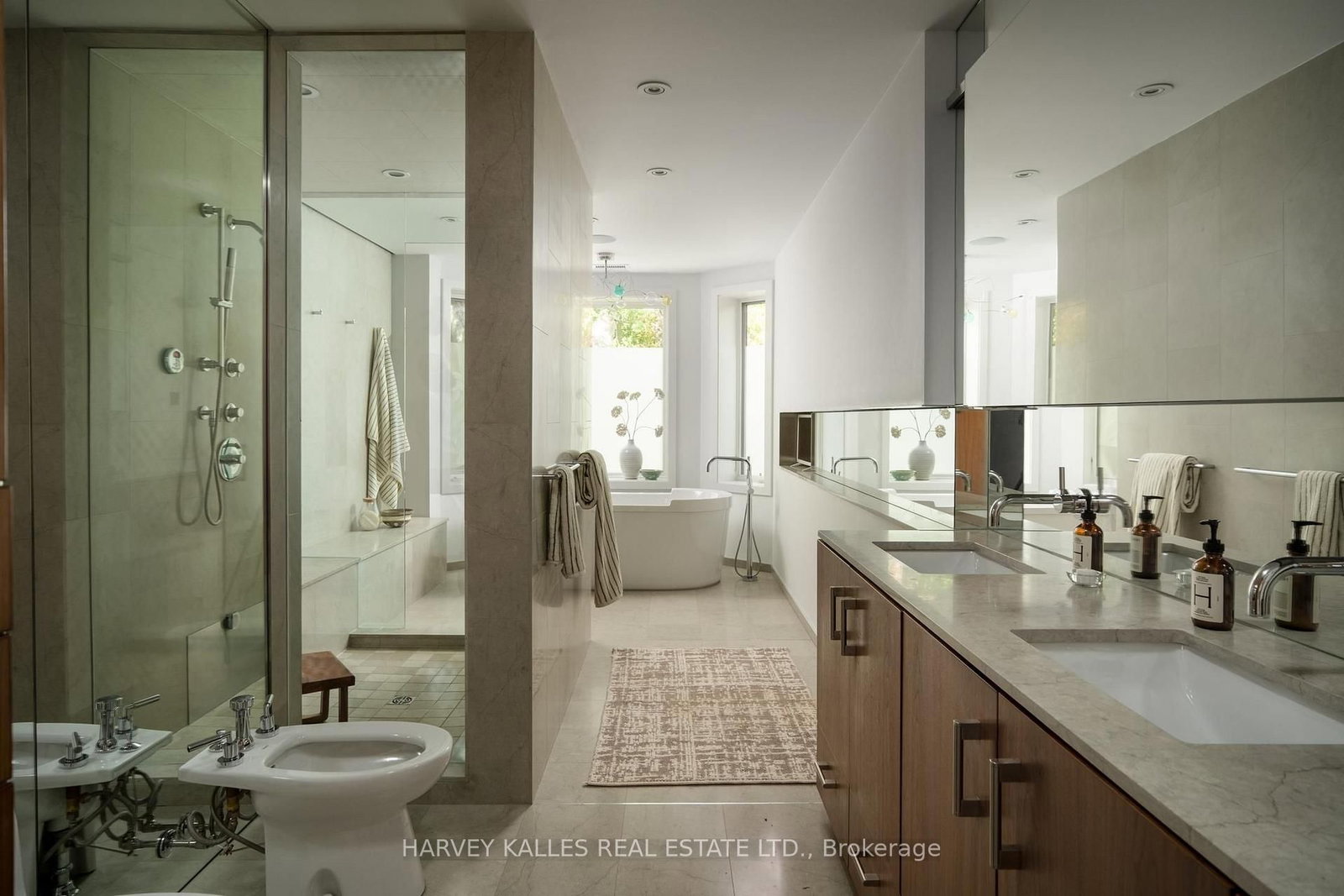 37 Woodlawn Avenue E • Toronto, ON photo 19