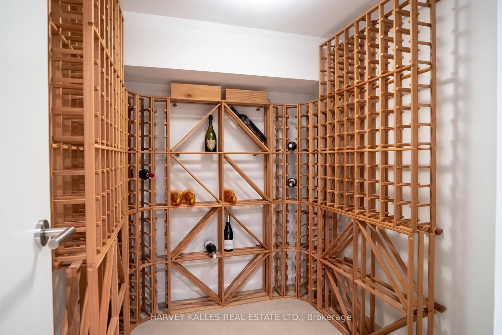 37 Woodlawn Avenue E • Toronto, ON photo 32