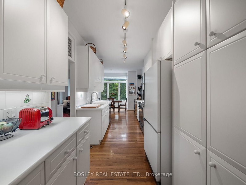 10 De Savery Crescent