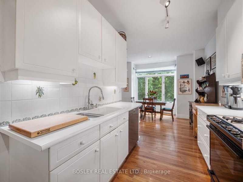 10 De Savery Crescent