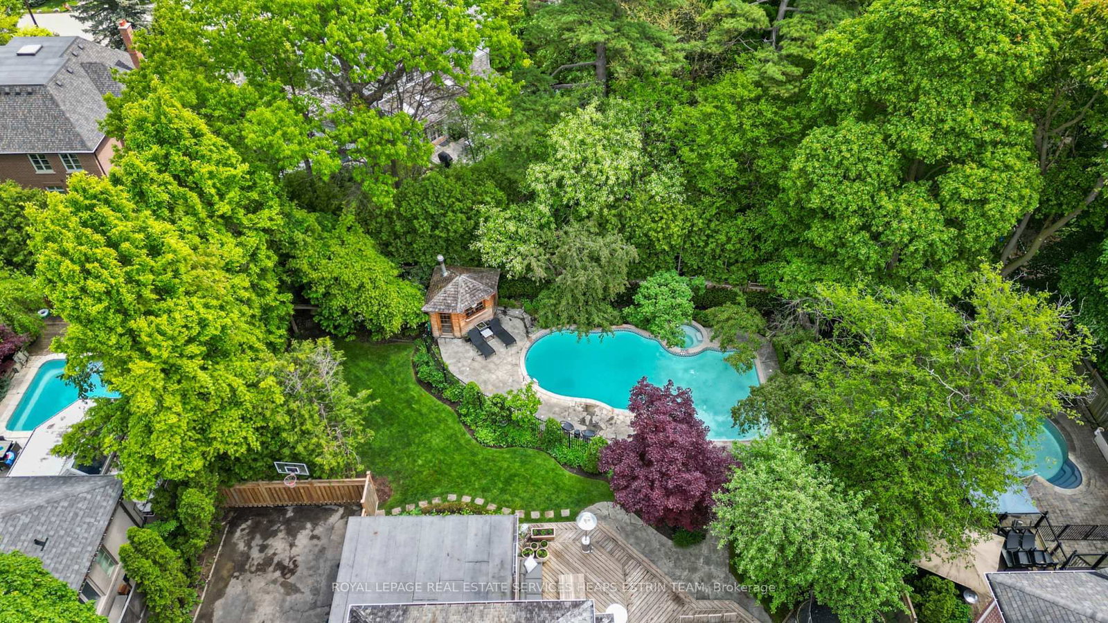 25 Strathgowan Crescent • Toronto, ON photo 10