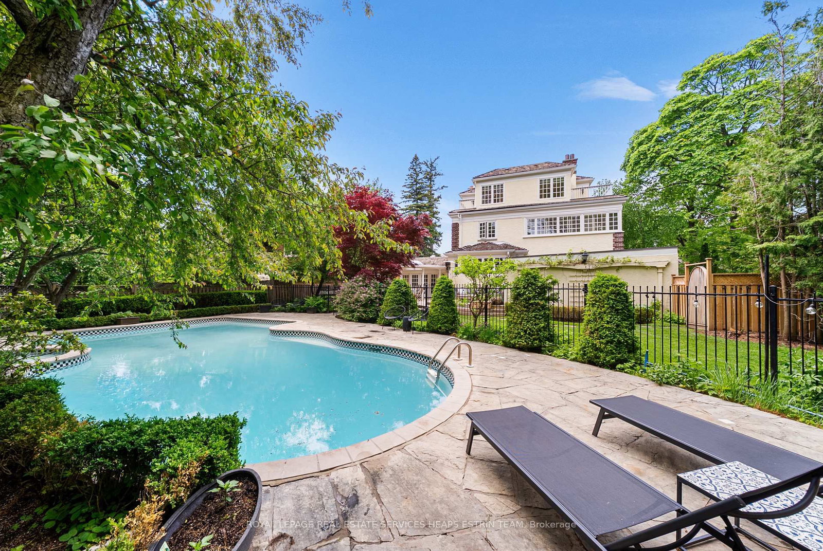 25 Strathgowan Crescent • Toronto, ON photo 11