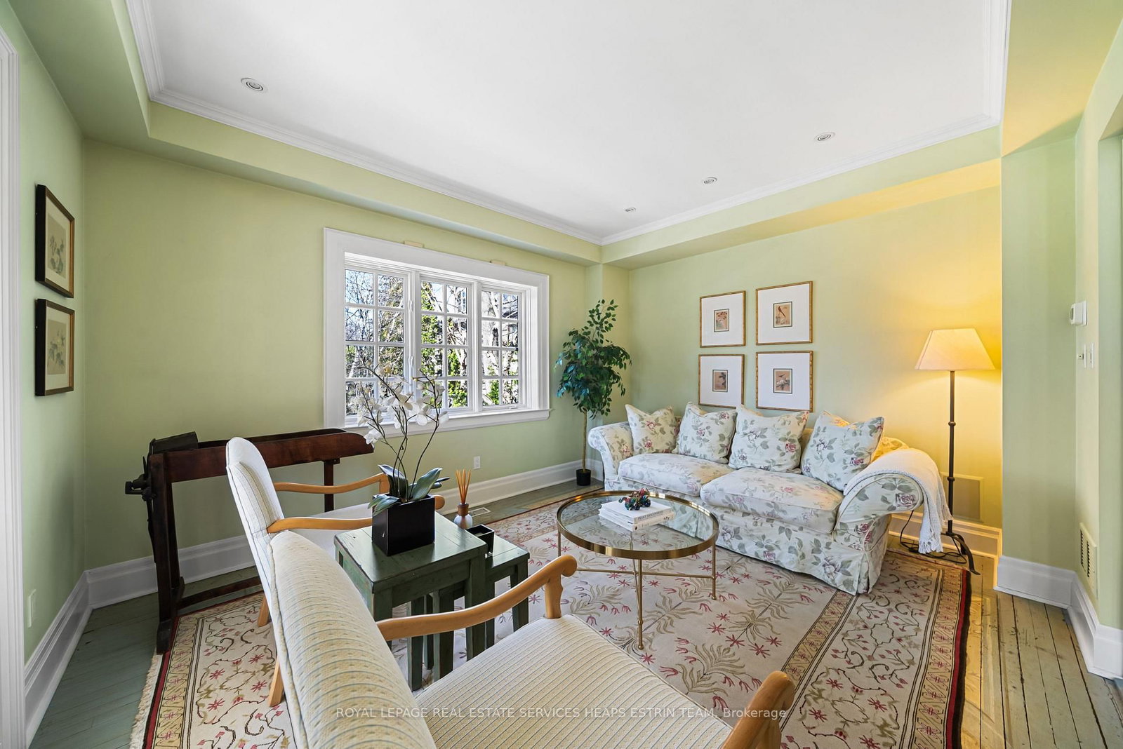 25 Strathgowan Crescent • Toronto, ON photo 15