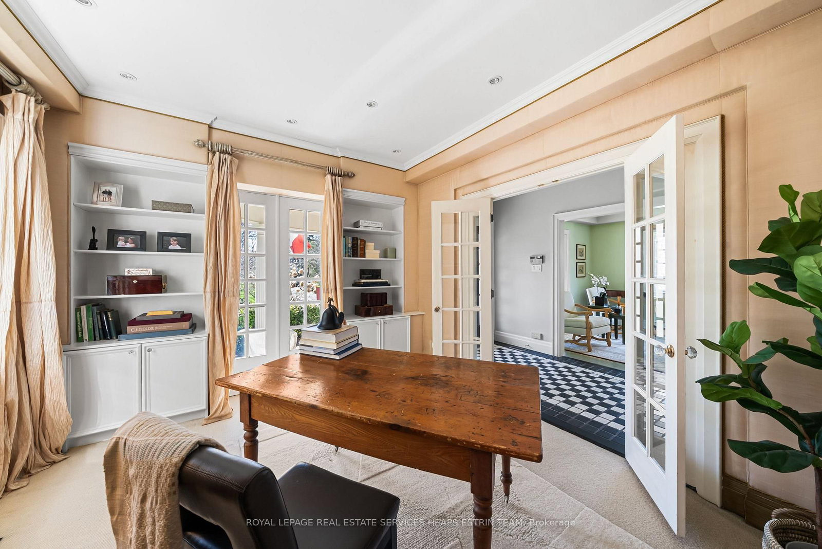 25 Strathgowan Crescent • Toronto, ON photo 18