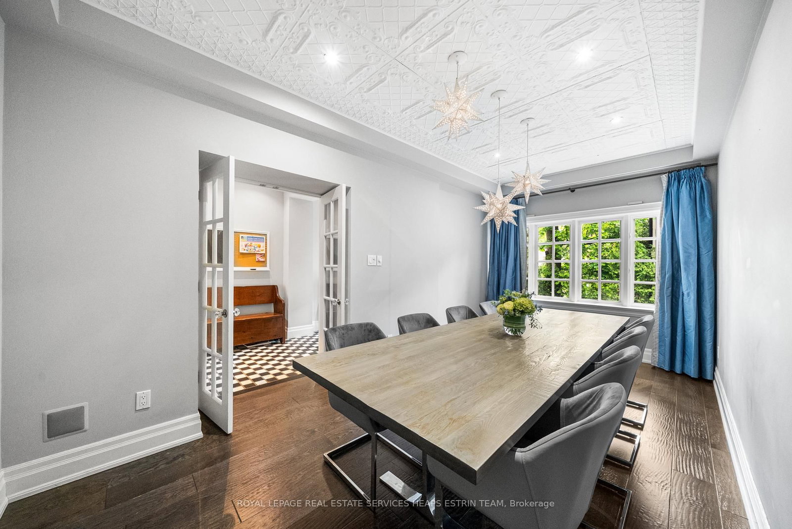 25 Strathgowan Crescent • Toronto, ON photo 19