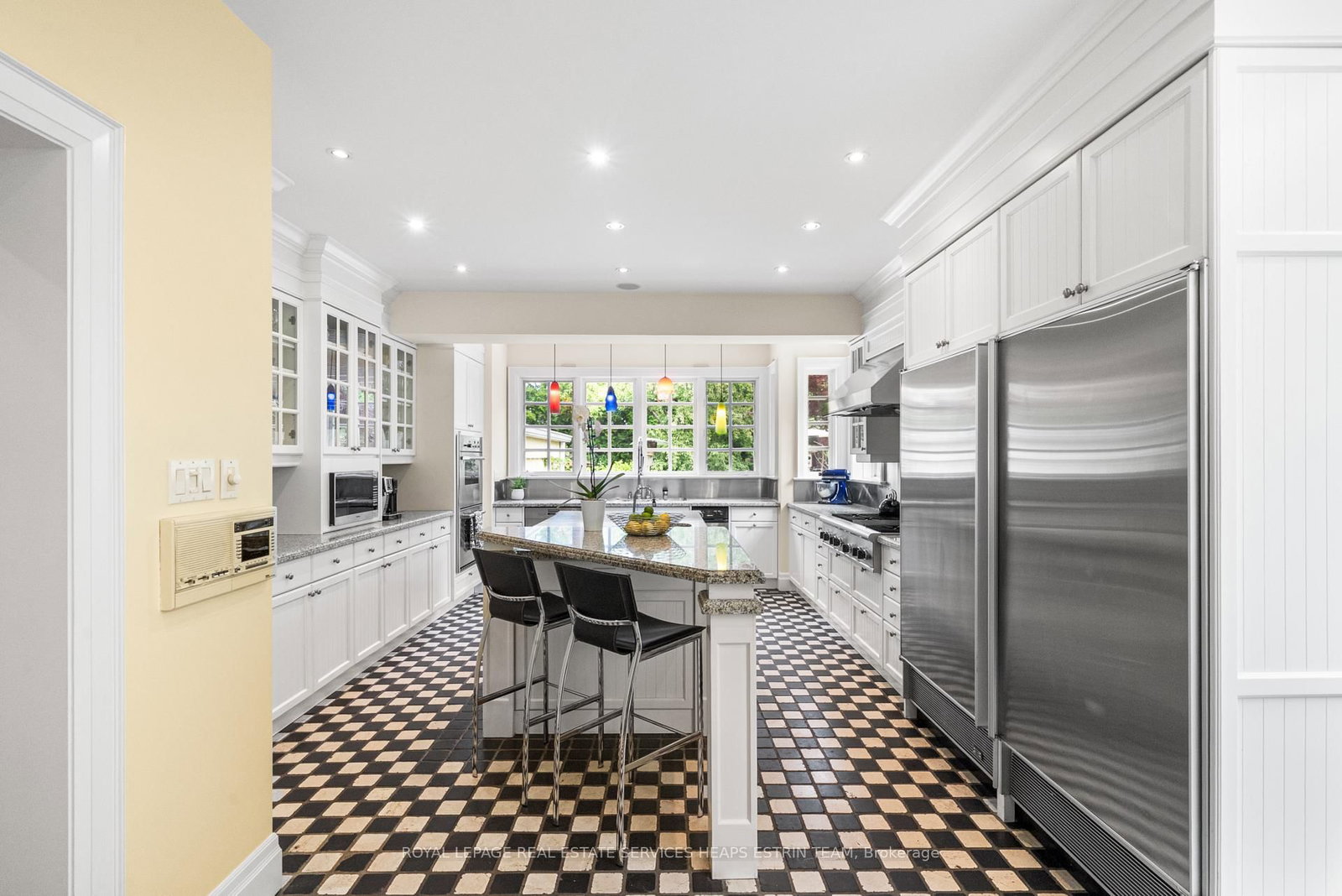 25 Strathgowan Crescent • Toronto, ON photo 20