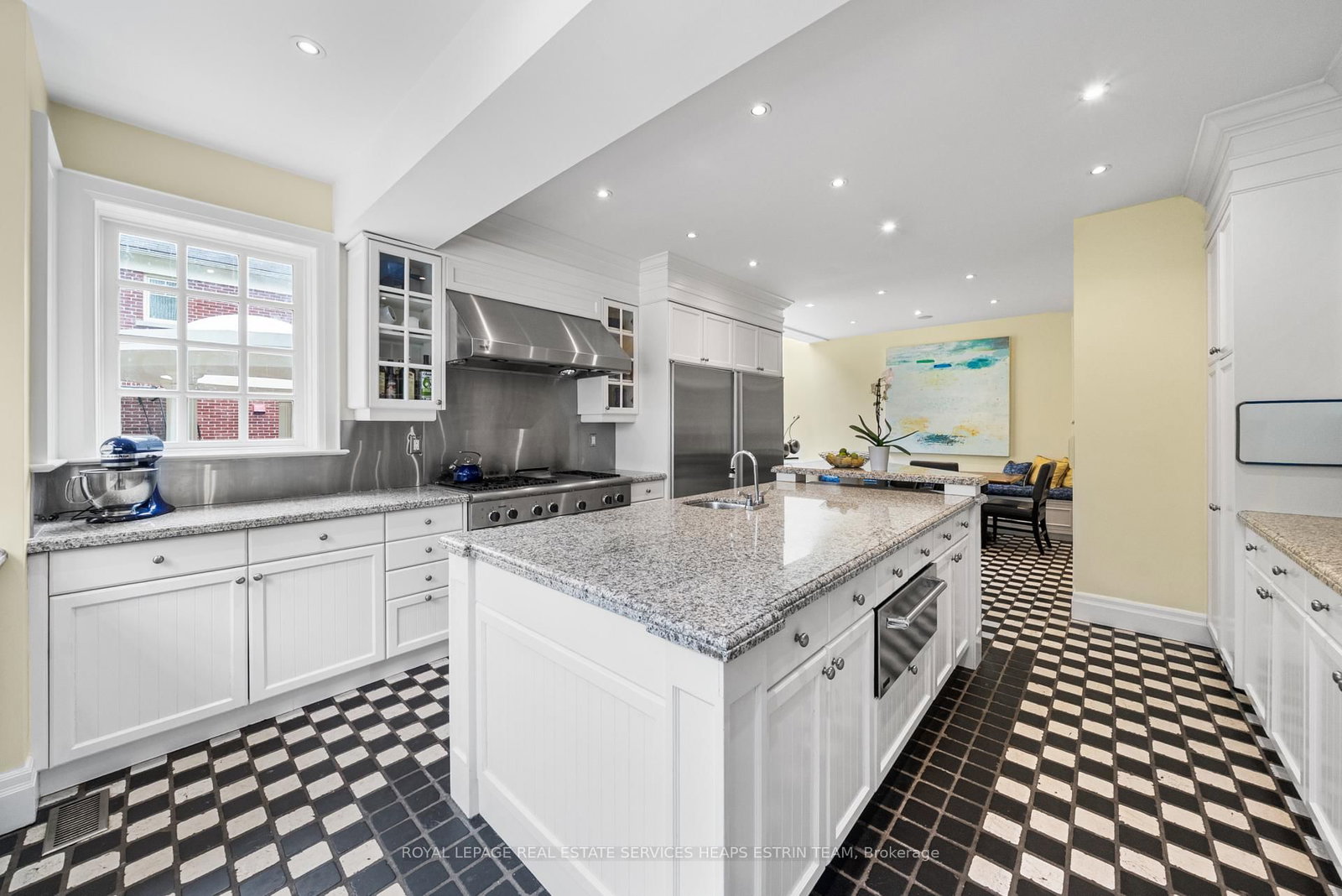 25 Strathgowan Crescent • Toronto, ON photo 21