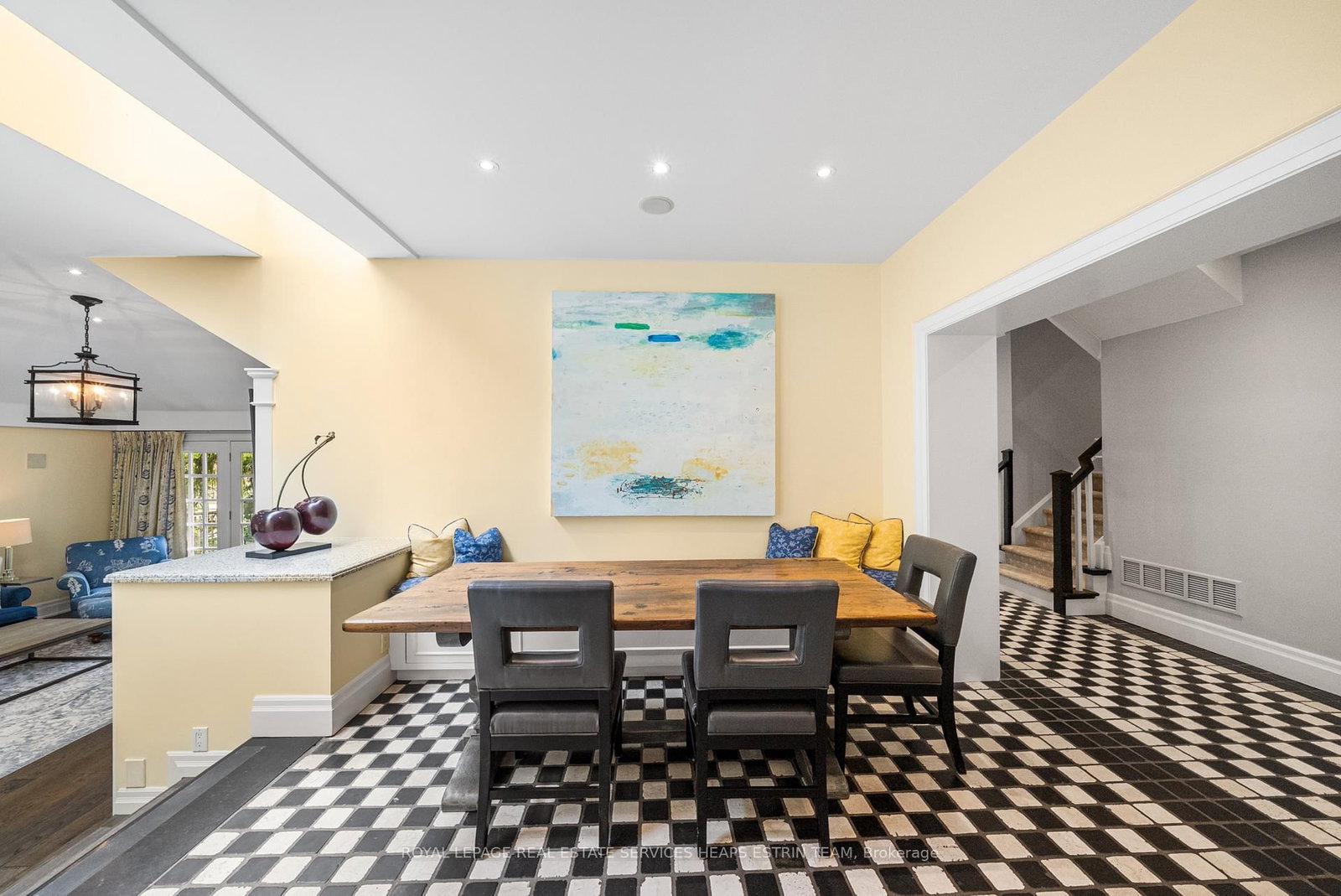 25 Strathgowan Crescent • Toronto, ON photo 24