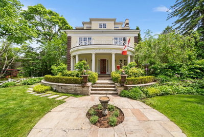 25 Strathgowan Crescent • Toronto, ON photo 3