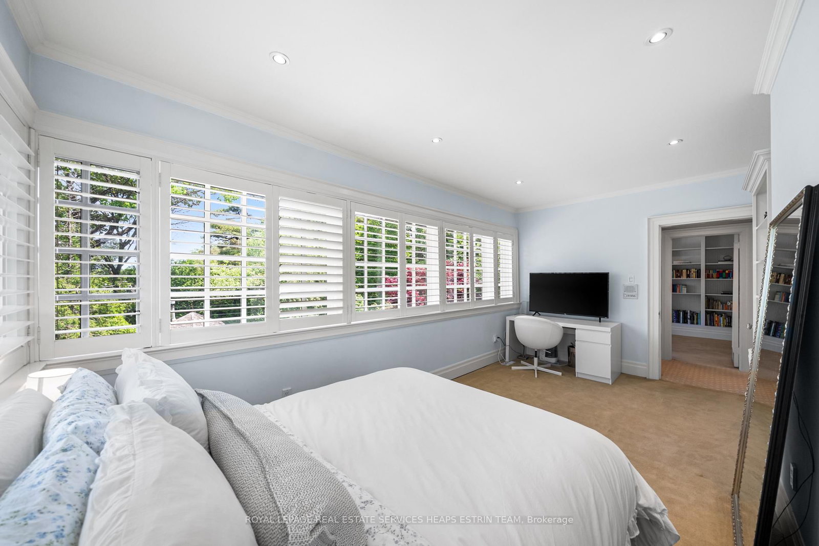 25 Strathgowan Crescent • Toronto, ON photo 35