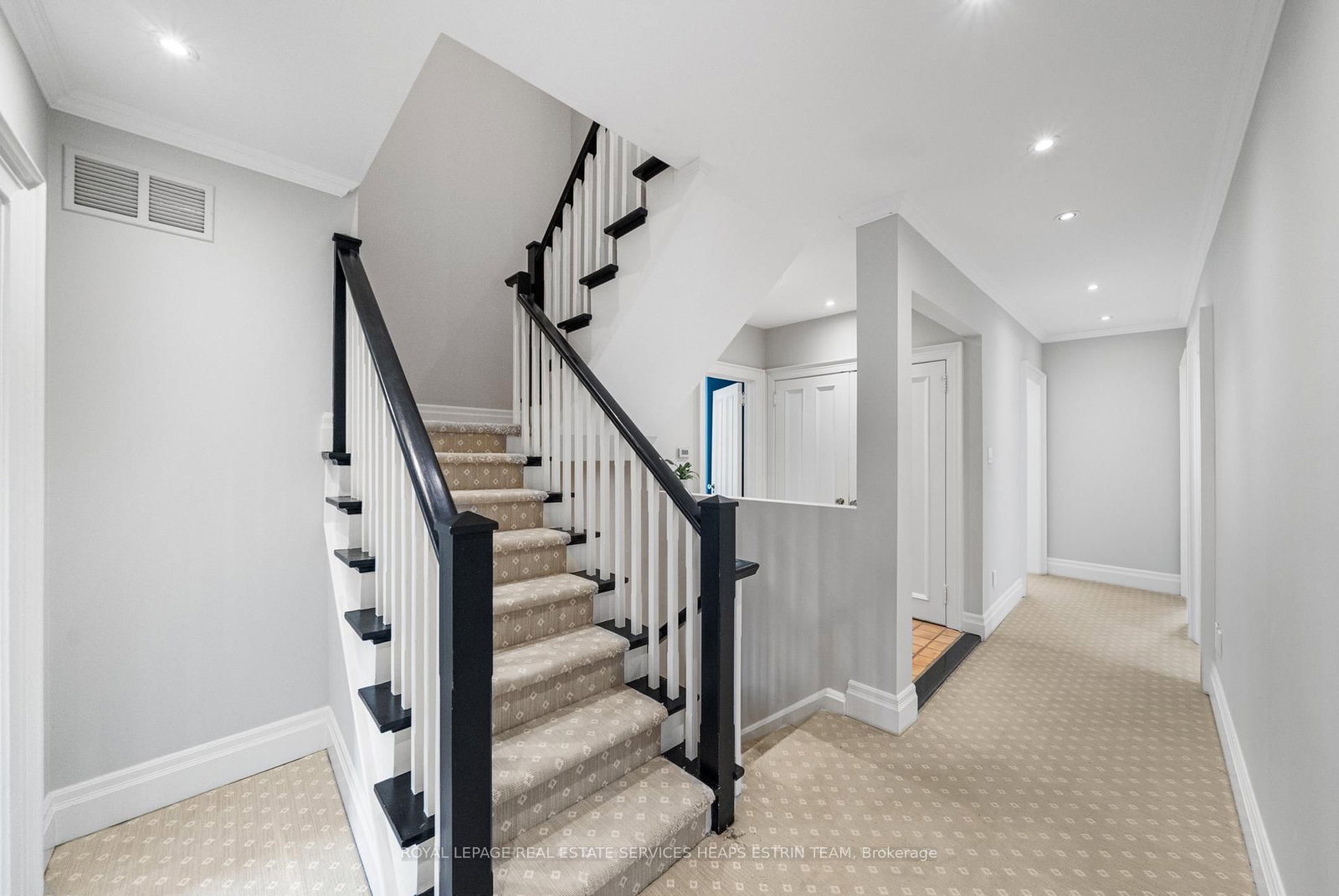25 Strathgowan Crescent • Toronto, ON photo 38