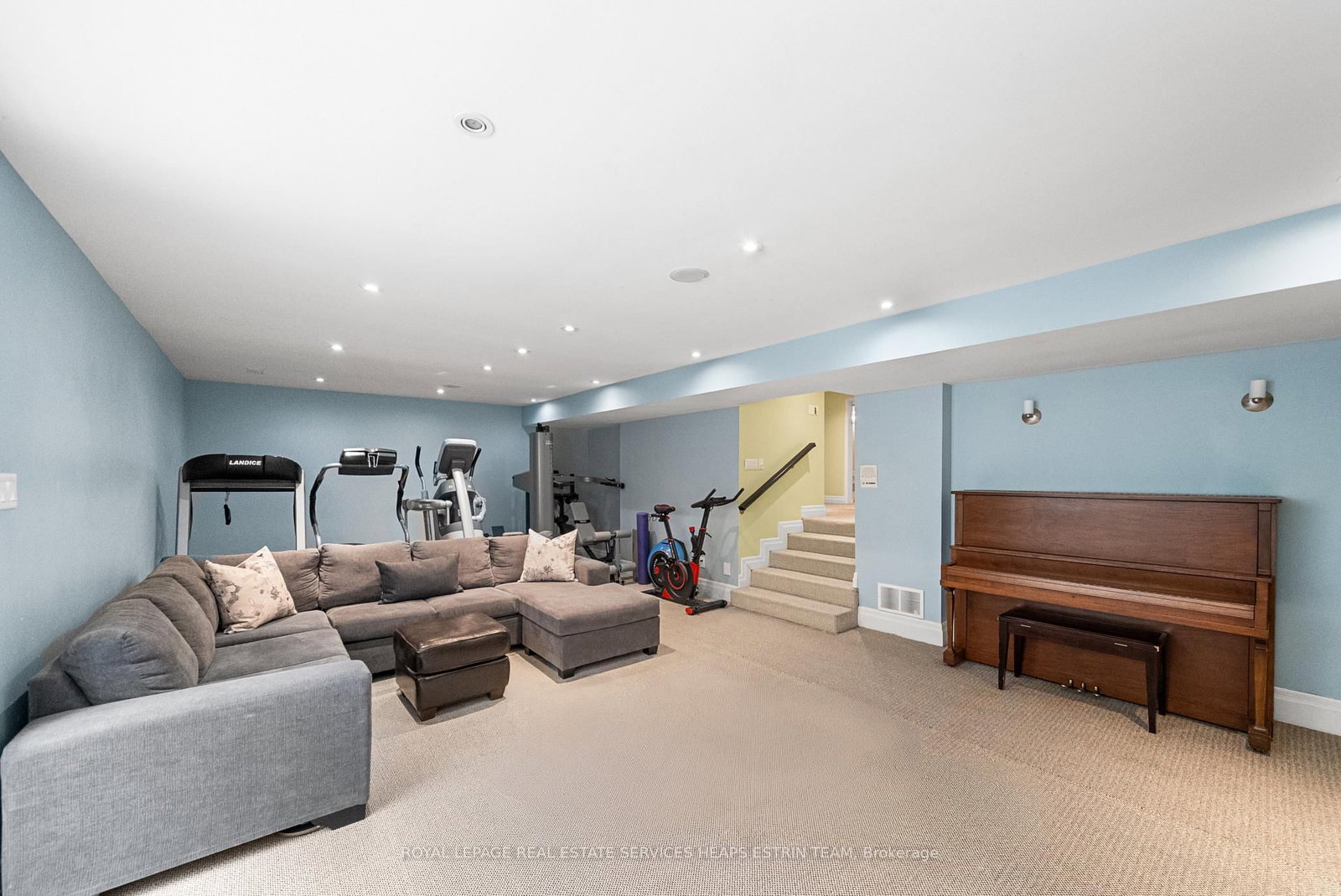 25 Strathgowan Crescent • Toronto, ON photo 47