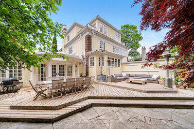 25 Strathgowan Crescent • Toronto, ON photo 6