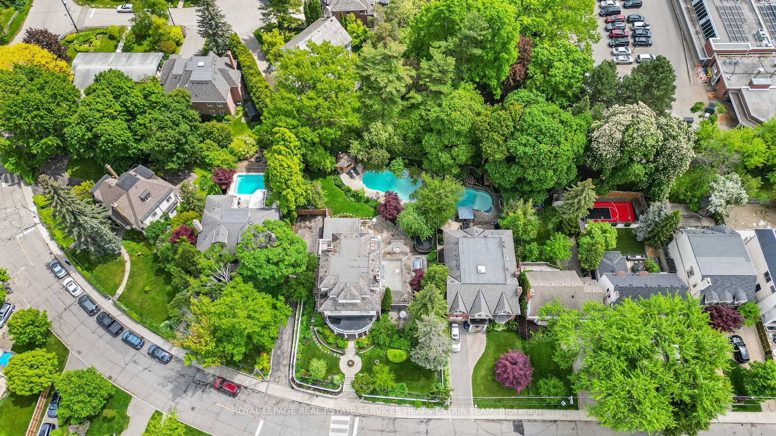 25 Strathgowan Crescent • Toronto, ON photo 9