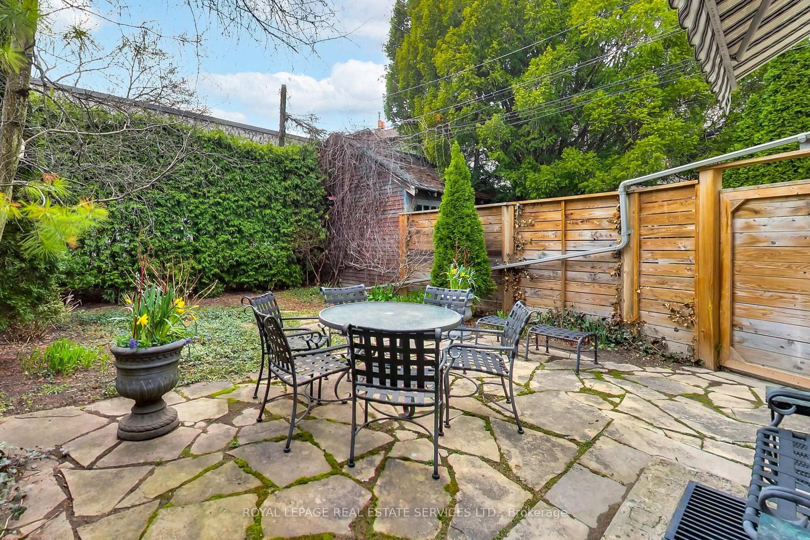 738 Huron Street • Toronto, ON photo 37