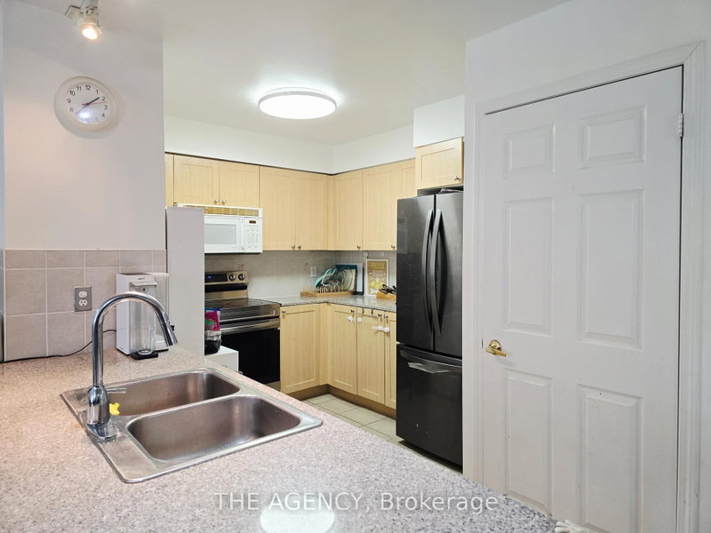207 - 5940 Yonge Street
