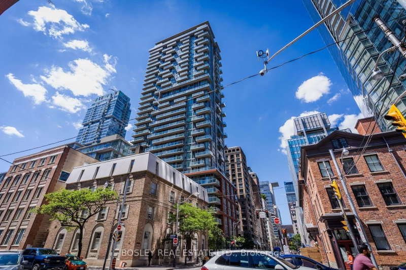 1302 - 126 Simcoe Street