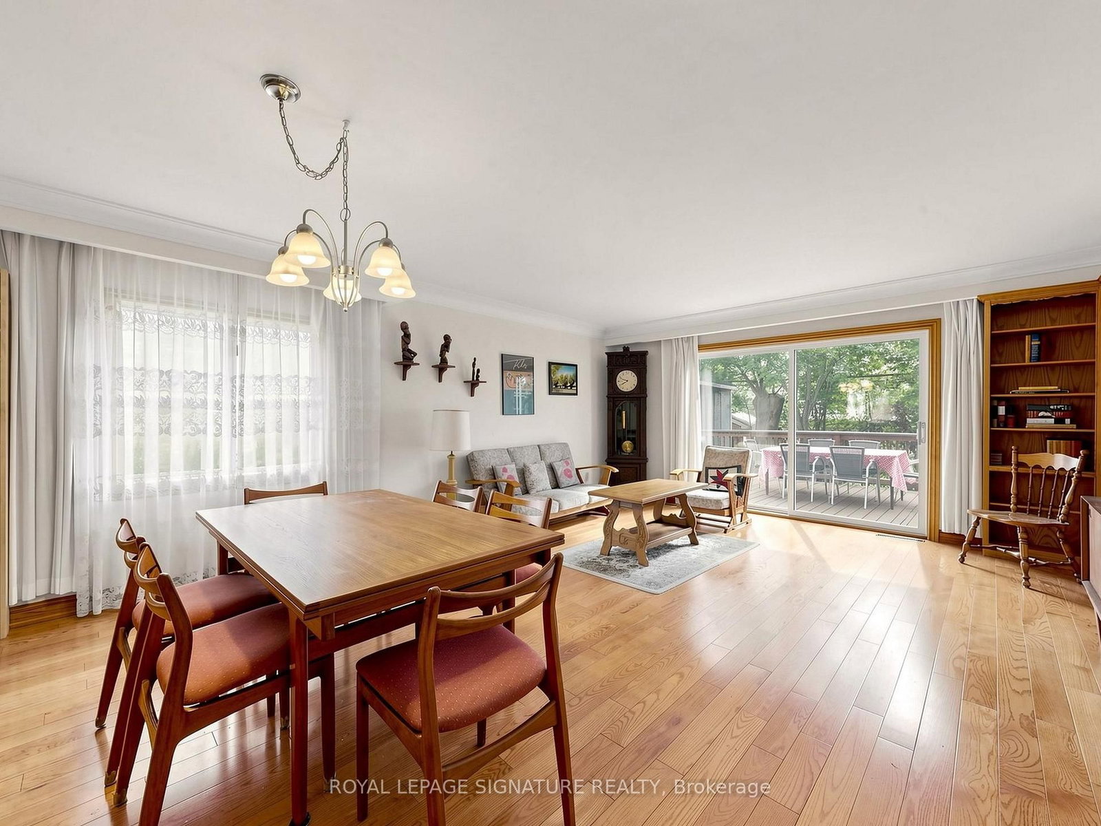 8 Ternhill Crescent • Toronto, ON photo 11