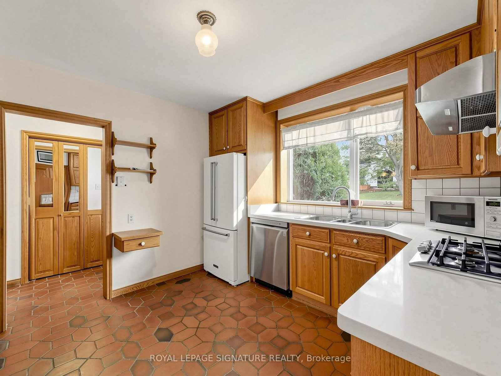8 Ternhill Crescent • Toronto, ON photo 15